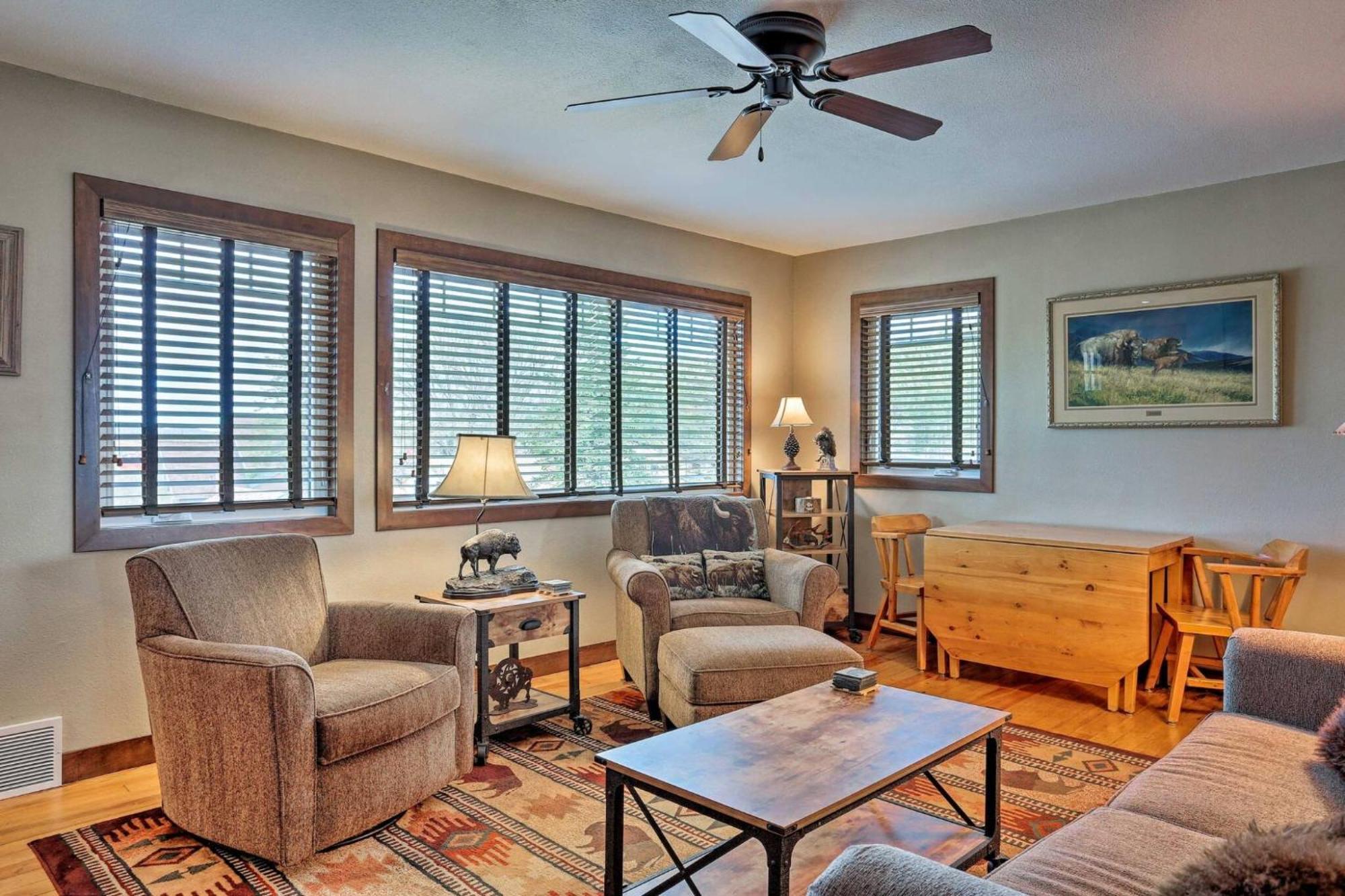 Cozy Custer Cottage W Deck: Walk To Shops Food エクステリア 写真