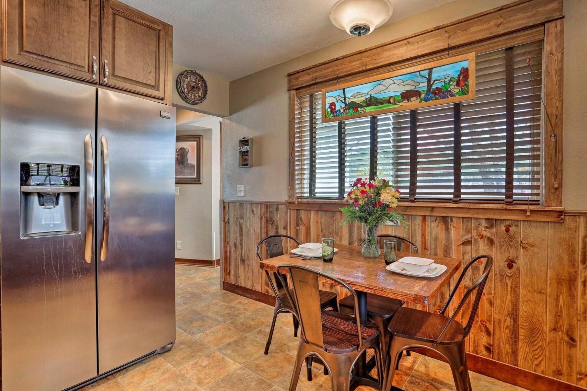 Cozy Custer Cottage W Deck: Walk To Shops Food エクステリア 写真