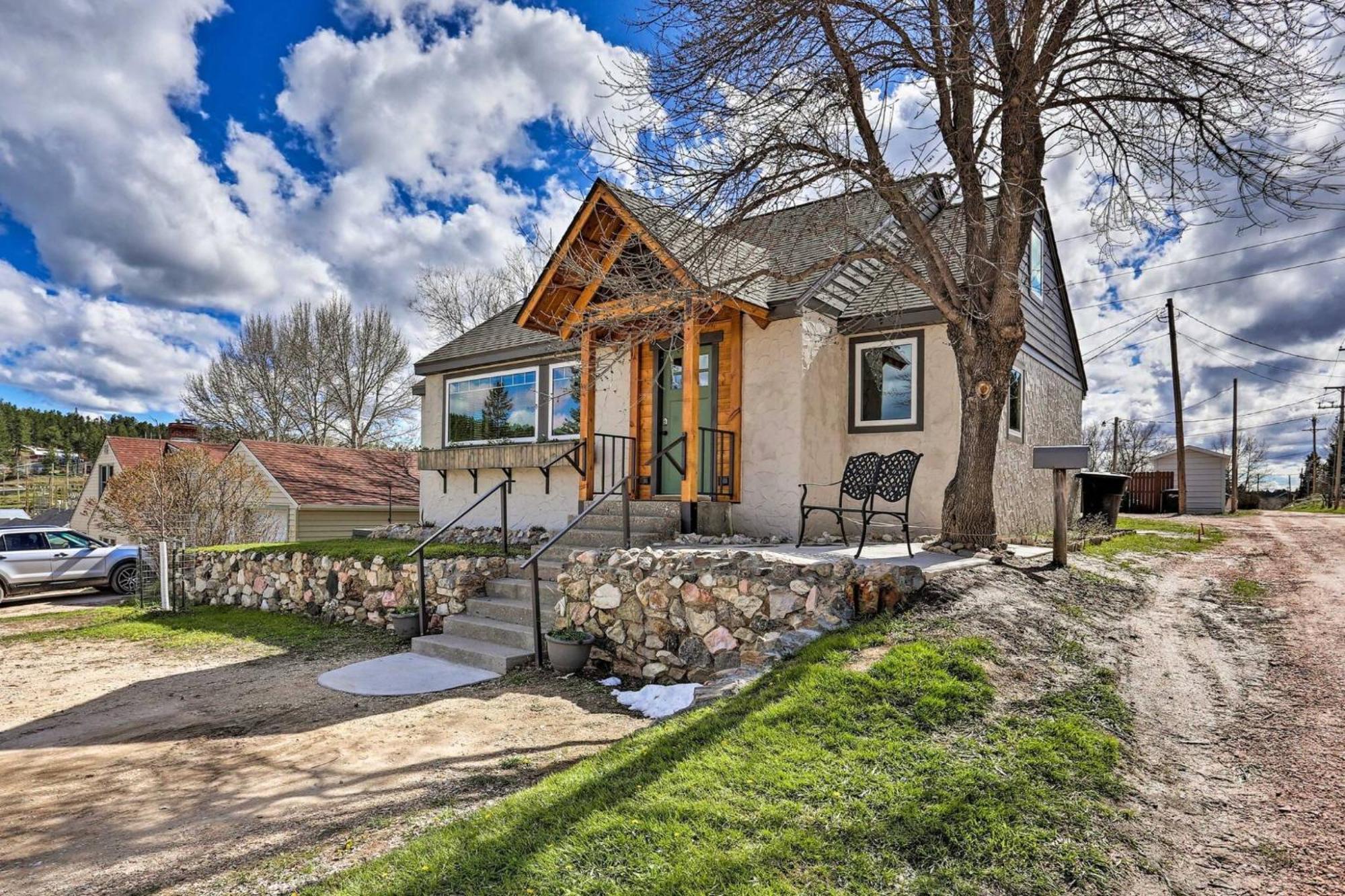 Cozy Custer Cottage W Deck: Walk To Shops Food エクステリア 写真