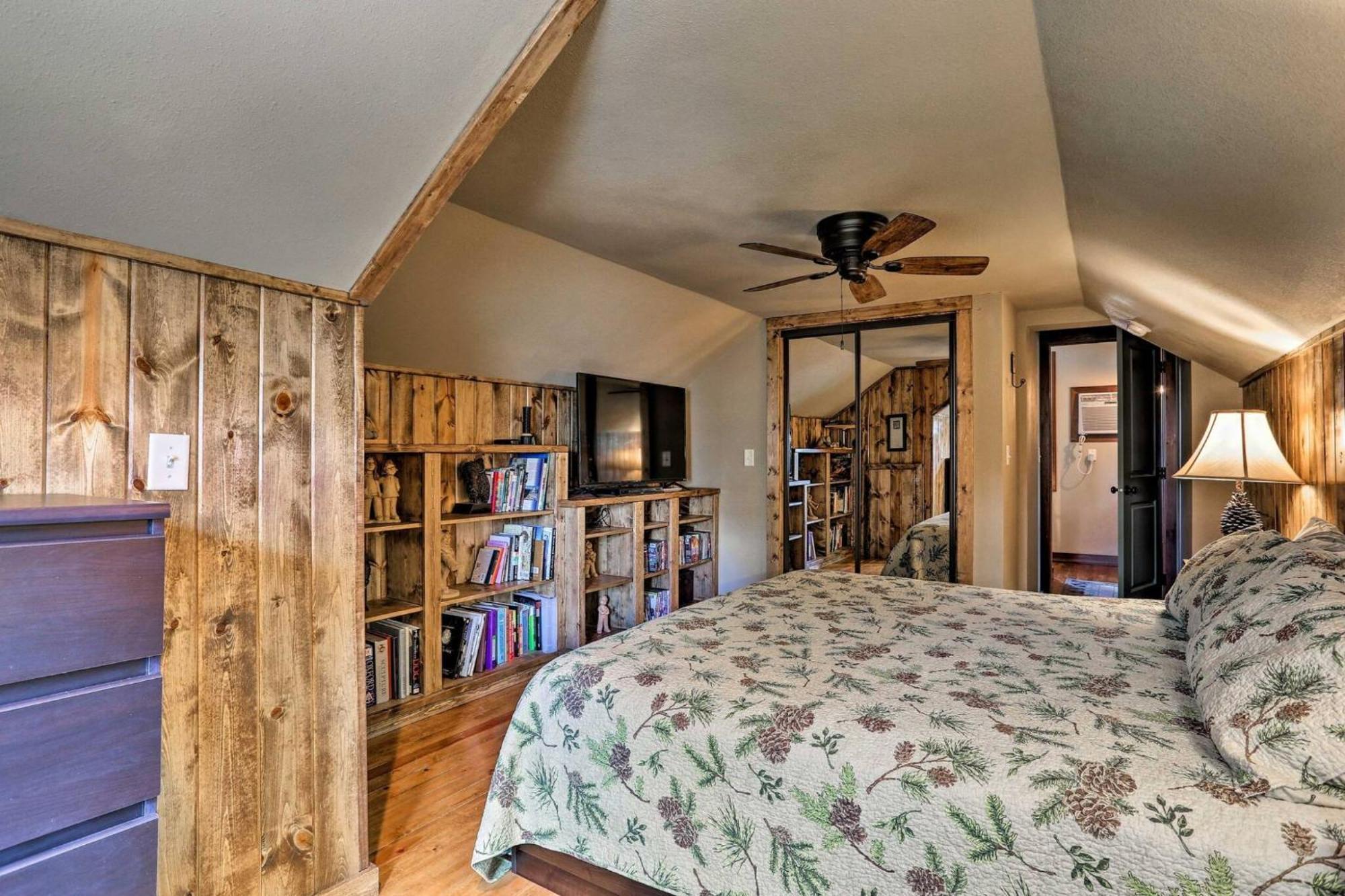 Cozy Custer Cottage W Deck: Walk To Shops Food エクステリア 写真